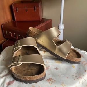 Gold “Arizona” Birkenstock’s size 36
